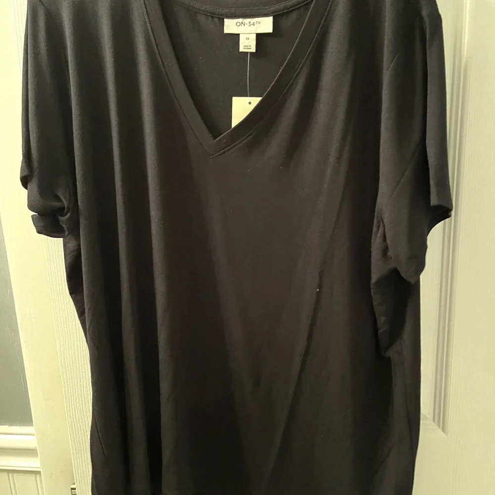 ON-34th Black V-Neck Women's Top Sz 1X - Picture 1 of 4